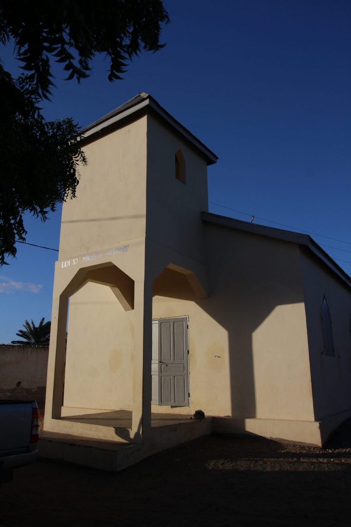 This image has an empty alt attribute; its file name is Motombe-Toliara-Santa-Mikaely-2-scaled-683x1024.jpg